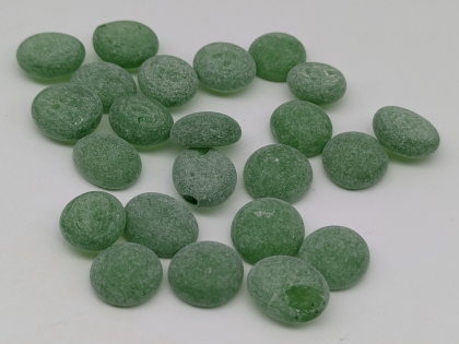 Glasnuggets smaragtgrün opak gefrostet matt 15-17 mm/1 kg